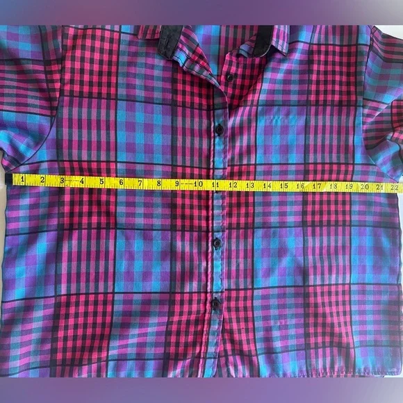 Vintage Wrangler Plaid Button-Up Shirt Made in USA - Picture 7 of 10